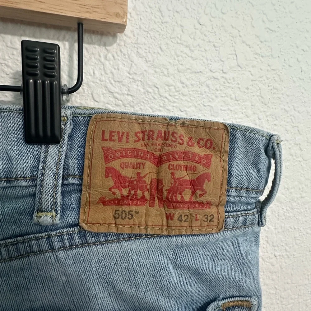 Levi’s 505 Regular size 42x32 Men’s Blue‎ Jeans Light Wash 100% Cotton
